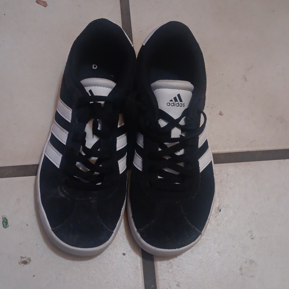 Youth Adidas size 1 unisex black Suede white stripes